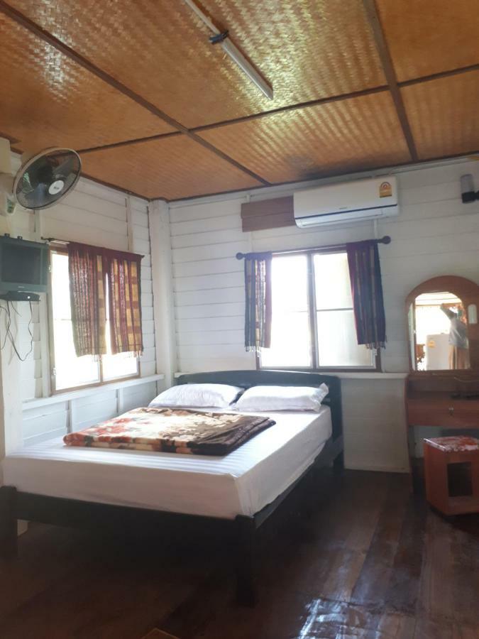 Hotel Baan Bar Cafe à Mae Chaem Extérieur photo