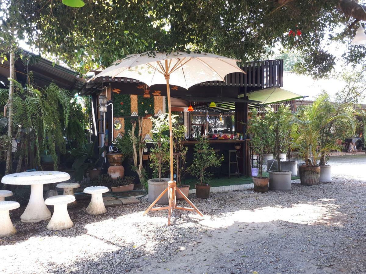 Hotel Baan Bar Cafe à Mae Chaem Extérieur photo